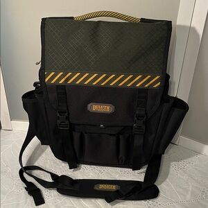 Duluth Trading Co Black and Olive Cab Commander